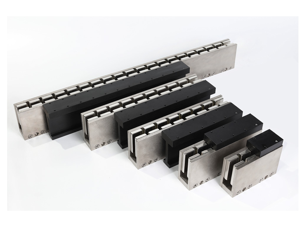 Linear motors of the AUM family, consist of motor coils and magnetic rails