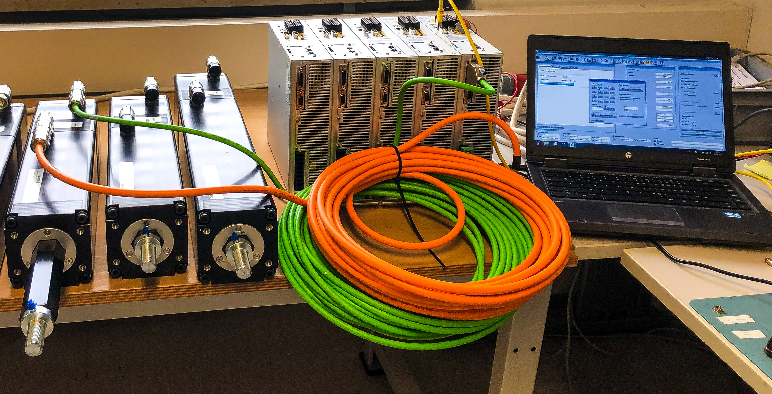 Optional MACCON technical service: Configuration and load-free commissioning of IMA linear actuators and servodrives (click to enlarge)